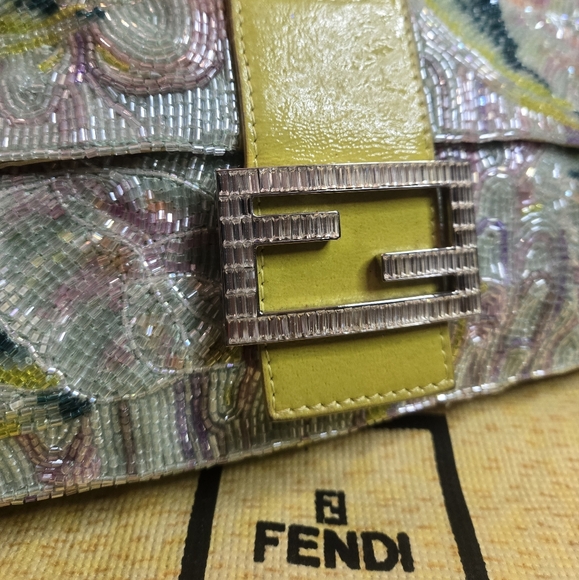 ๐ซ SOLD ๐ซ Fendi โจ๏ธ ULTRA RARE โจ๏ธ Beaded Crystal Baguette - Picture 8 of 13